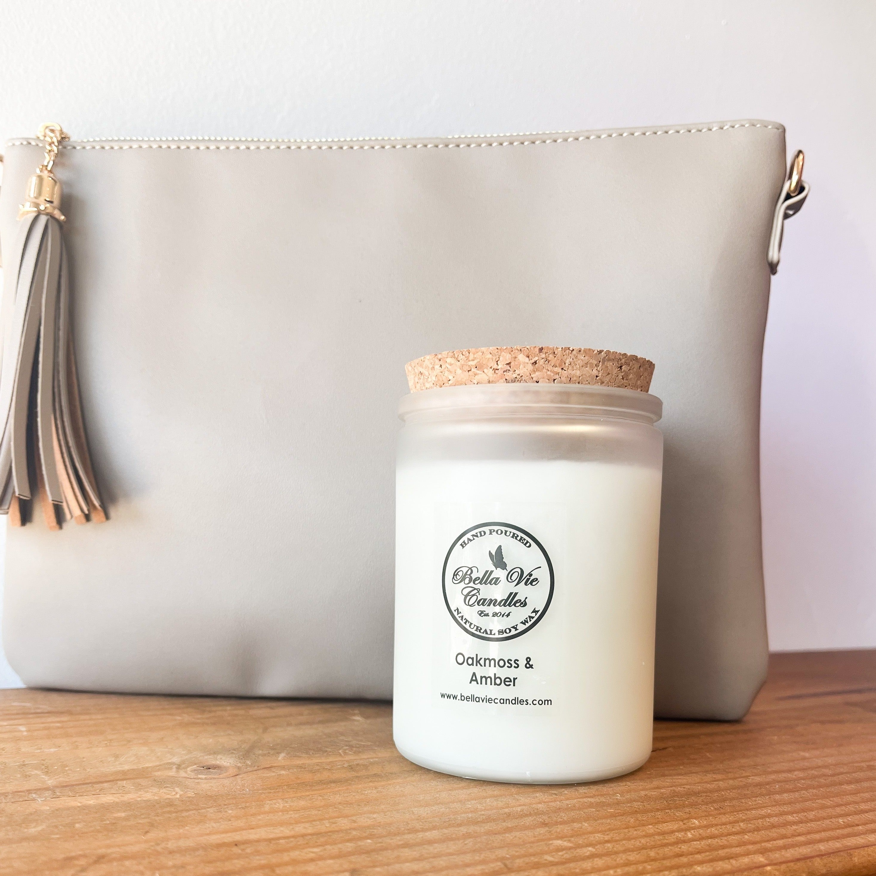 Bella Vie Oak Moss Amber Candle bellasclosetboutique